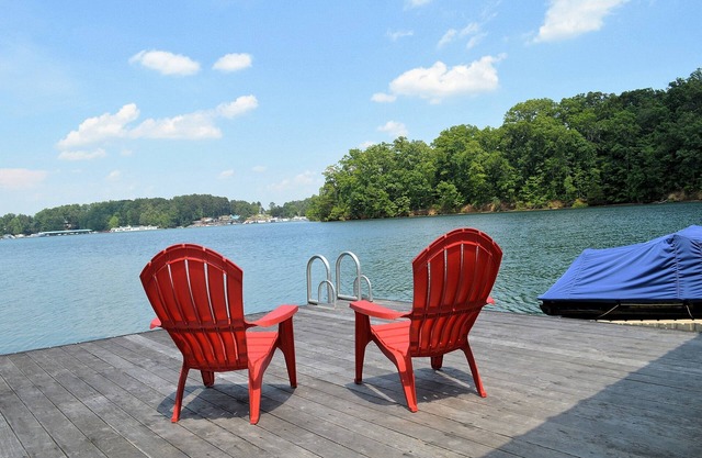 Diseñado con comodidad Frente al lago Keowee, Minutos a Clemson- En Seneca