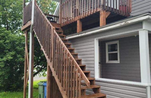 Comfy 1 bdrm apartment close to highway