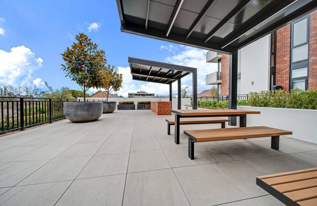 Chic Apartment Close to Transport and Attractions