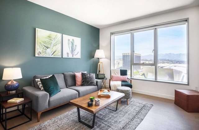 Comfy 1BR Downtown, w/ Doorman, near Broad Museum by Blueground