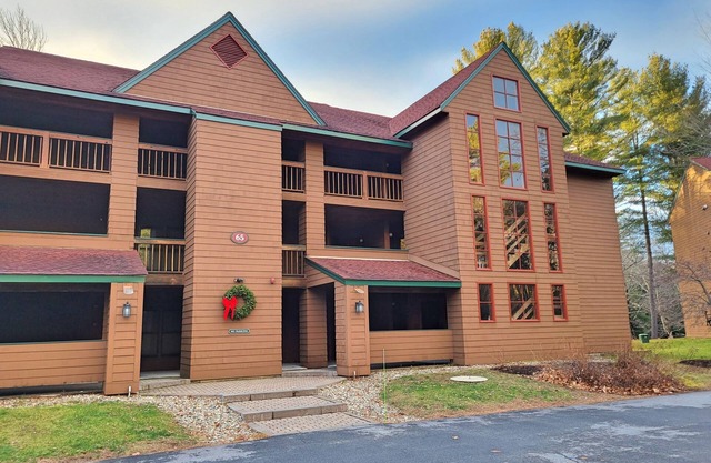 Comfy 1st floor, on river. pool/fitness center, pet-friendly. D0211 by LRS