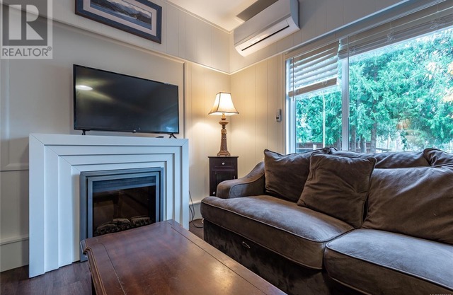 Comfy 2 bedroom ocean front house