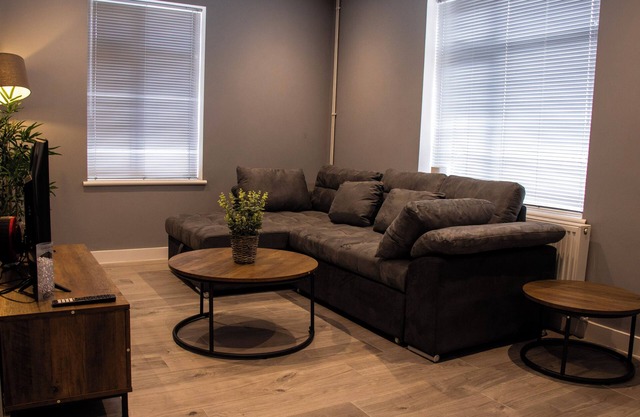 Comfy 3-bedroom house with WiFi and parking in Stevenage