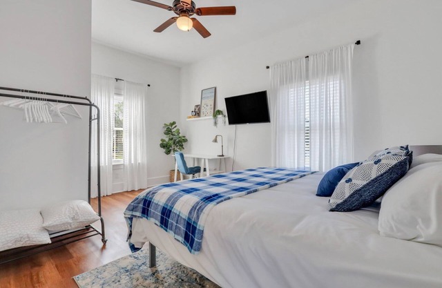 Comfy 3-Bedroom Unit to Stay Between Adventures!
