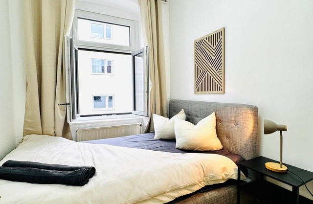 Comfy 4BR 10 Min Transport to Stadthalle