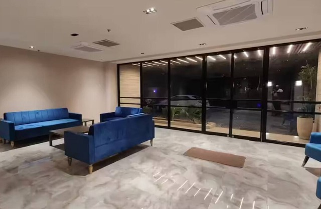 Comfy and Modern 2BDR apt with Central AC ,Wifi, LED and kitchenette