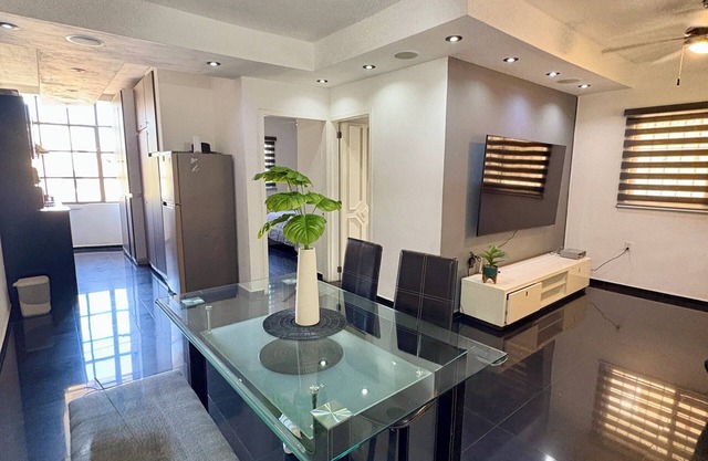 Comfy Apartment 1 min ZH , Pool and Safe