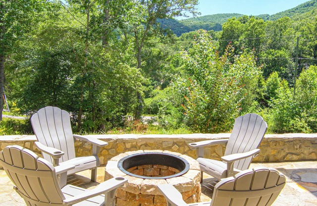 Comfy Asheville Vacation Rental w/ Hot Tub!