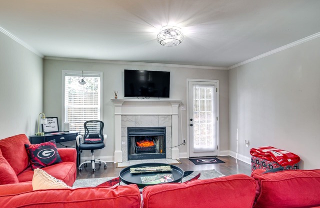 Comfy Augusta Condo w/ Deck ~ 4 Mi to Olde Town