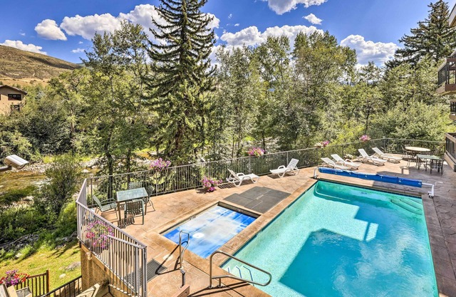 Comfy Avon Condo w/ Pool + Eagle River Views!