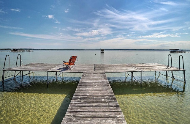 Comfy Burt Lake Abode - On-Site Lake Access!
