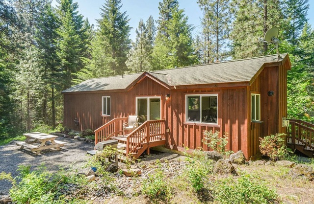 Comfy Cabin for R&R in Trout Lake Near Mt. Adams