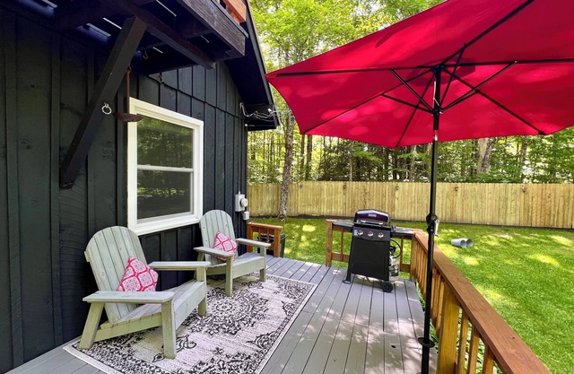 Comfy chalet near town, lake, skiing and hiking