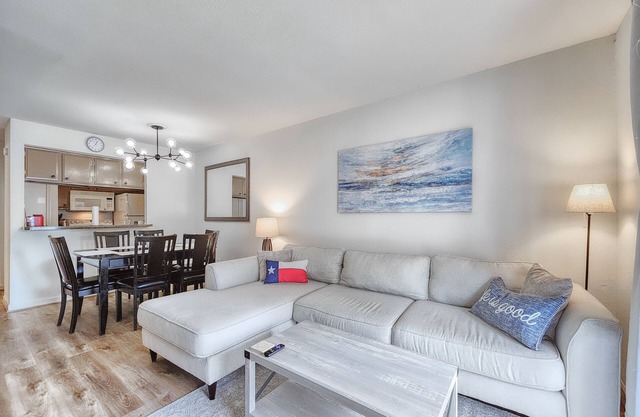 Comfy Condo with Remote Office / Workspace - Closest Condo to Walden Golf Club!