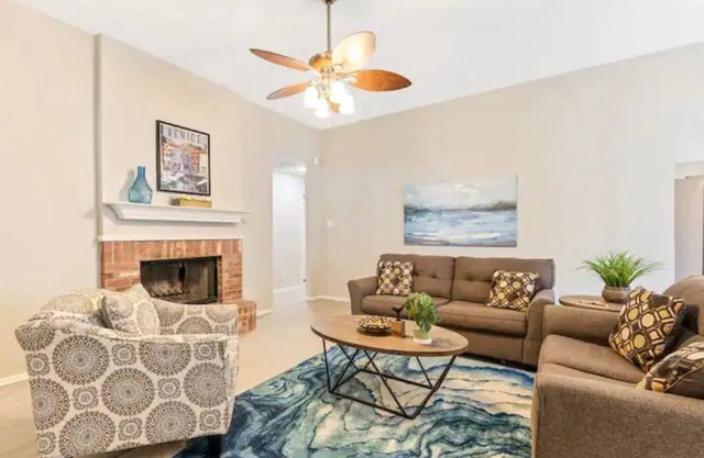 Comfy & Cozy 4 Bedroom Retreat