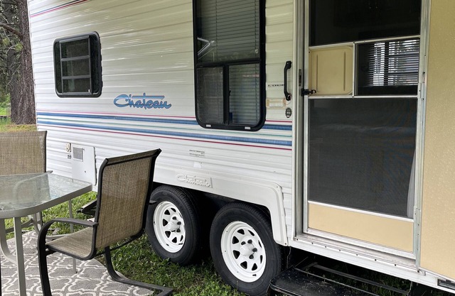 Comfy, cozy country setting close to all that Sandpoint has offer!