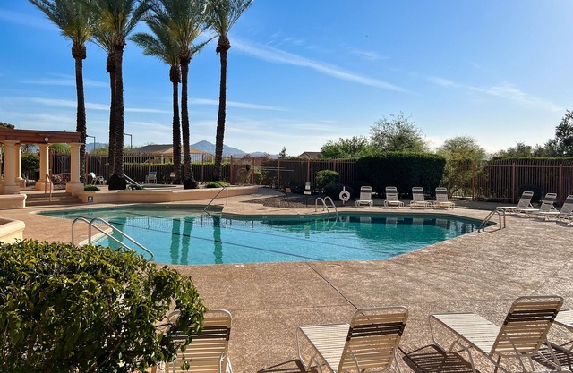 Comfy, dog-friendly home with pools - snowbirds welcome