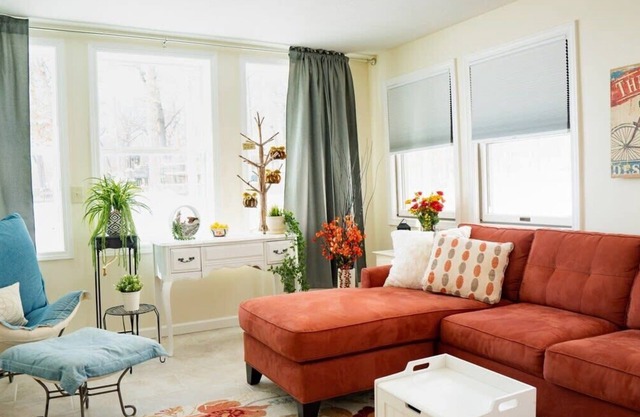 Comfy Escape with Lake Chapin views!