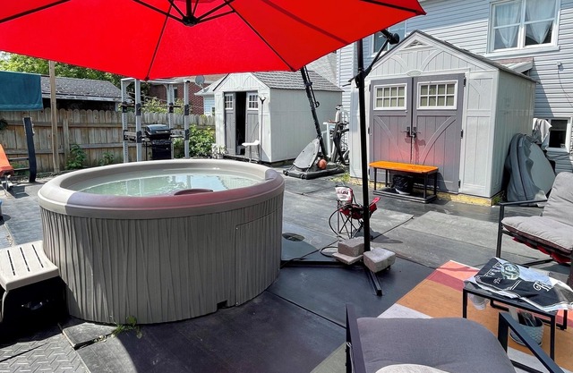 Comfy Flat | Hot Tub + Games