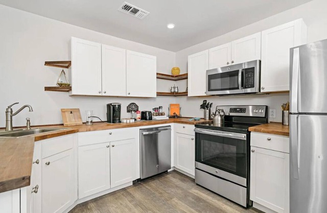 Comfy & Fully Stocked Home Near Downtown