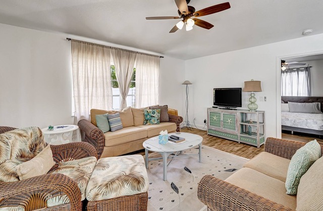 Comfy home near beach with WiFi, W/D, AC, pool, grill, & ping-pong - dogs OK