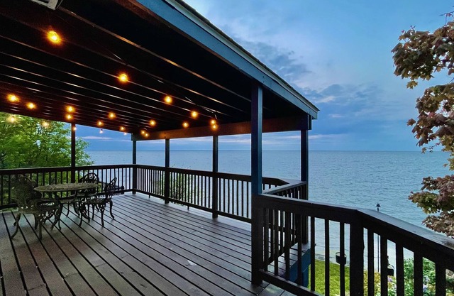 Couple’s Retreat on Lake Ontario near Niagara Falls