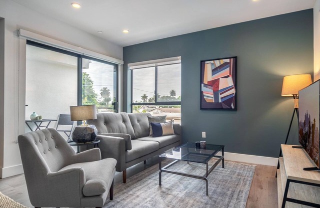 Comfy Mar Vista 1BR w/ in-unit W/D + Gym near Venice Beach by Blueground