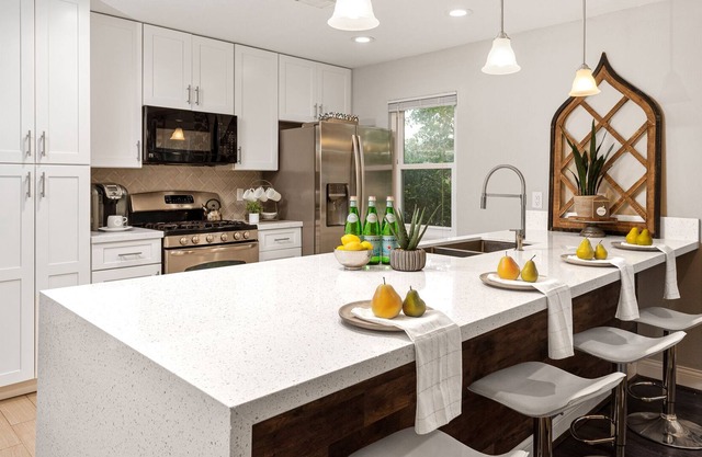 Comfy Modern Home - Close to Everything!