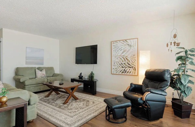 Comfy Newly Renovated Bedroom