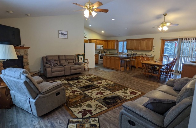 Comfy North Woods River Retreat