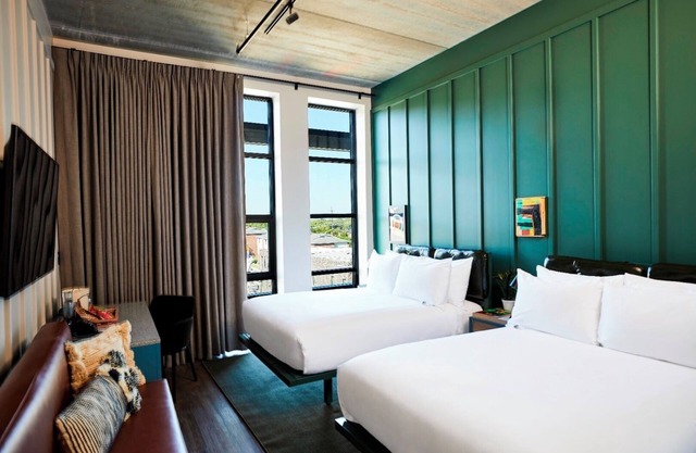 Comfy Room w/ Rooftop Bar and All-Day Cafe in Trendy East Nashville