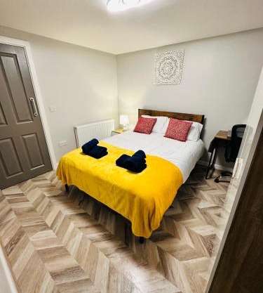 Comfy Studio Flat and Workspace near Ashton-U-Lyne Station