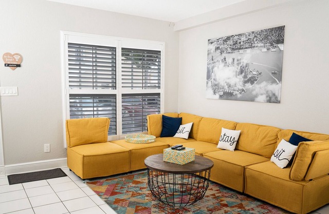 Comfy Townhouse, 2BR/1.5BTH *Patio *BBQ *Parking
