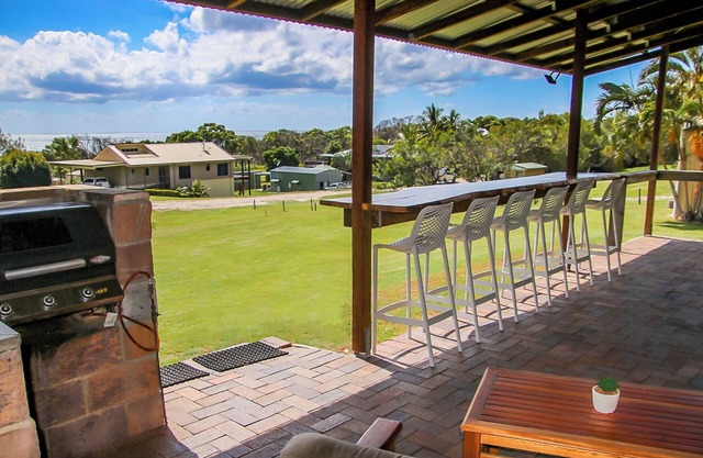 Comfy, well equipped shed house with Ocean views. Island Time, Orchid Beach.