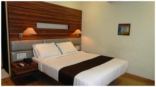 Comic Comfort Getaway - Warm Hospitality Hotel