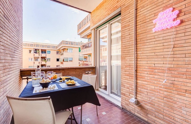 Comic Quaters - Three Bedroom Villa, Sleeps 8