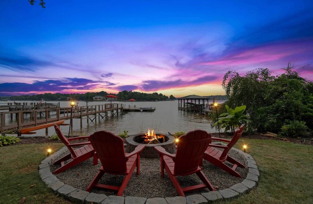'Commodore Bay’ Waterfront Home on Lake Norman!