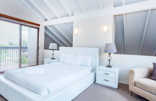 Como Mezzanine Retreat