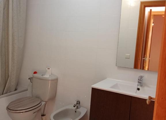 Comoda y hermosa habitacion privada en casa de familia