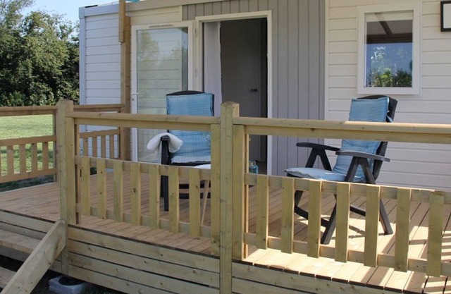 Compact 4 person chalet in Friesland
