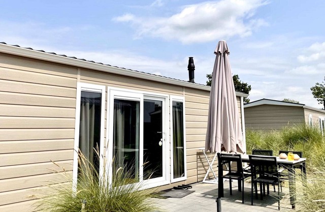 Compact chalet at 4.5 km. from Rockanje