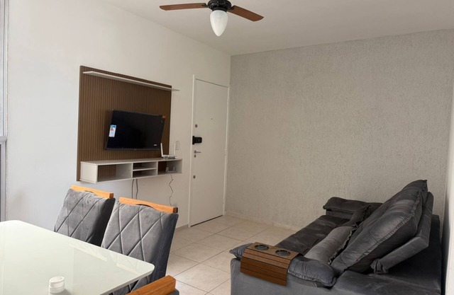 Complete 2 bedroom apartment with parking space near shopping center