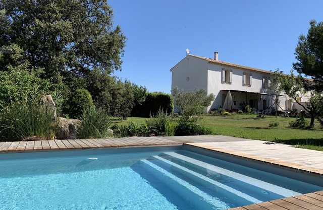 Alojamiento completo 1er piso de una casa provenzal, vista abierta de los estanques