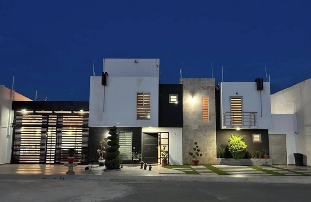Casa completa Paseos de Chavarría 300 M con espacios casi totalmente techados