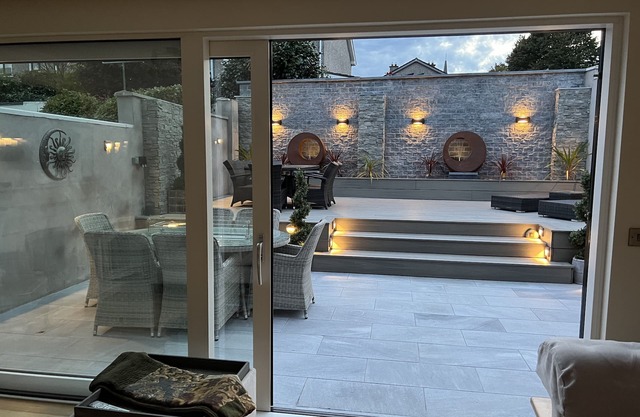 Completely furnished 3 big bedroom 2,5 bathroom show house , cleaner incl ,