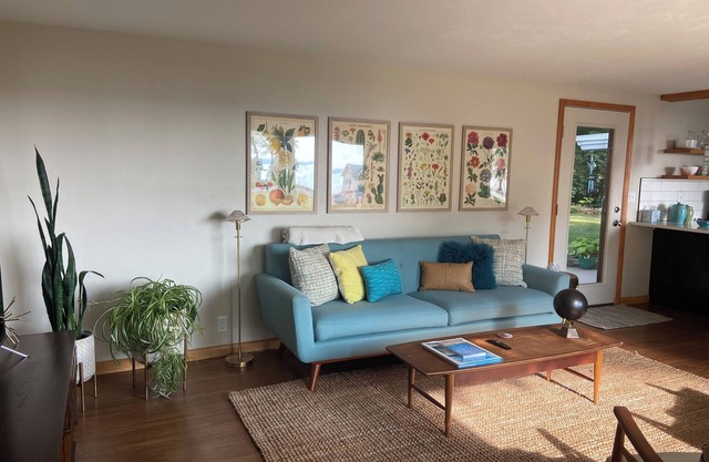 Casa moderna de mediados de siglo completamente remodelada en West Bay Shore Dr.