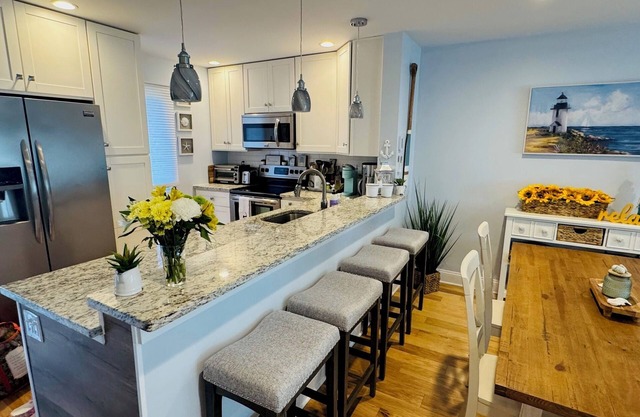 Completely remodeled Billington townhouse with delightful decor offering two large upstairs bedrooms
