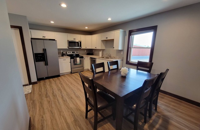 Completely remodeled downtown apartment! 2 large bedrooms!