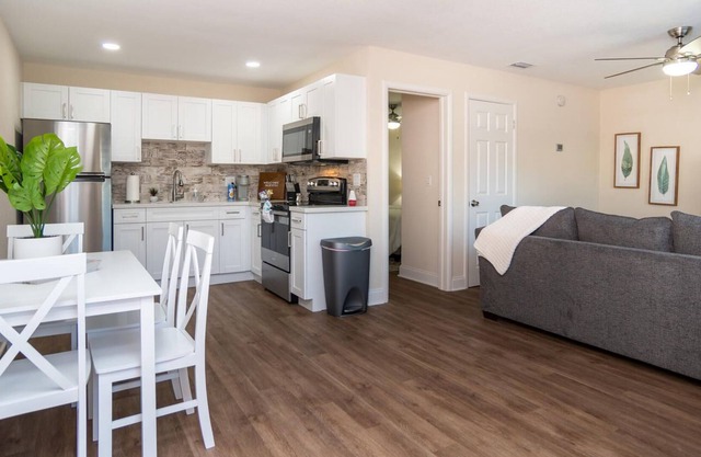 Completely Remodeled! Clearwater/Dunedin Cottage!