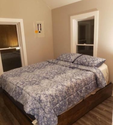 Completely renovated luxury waterfront cottage